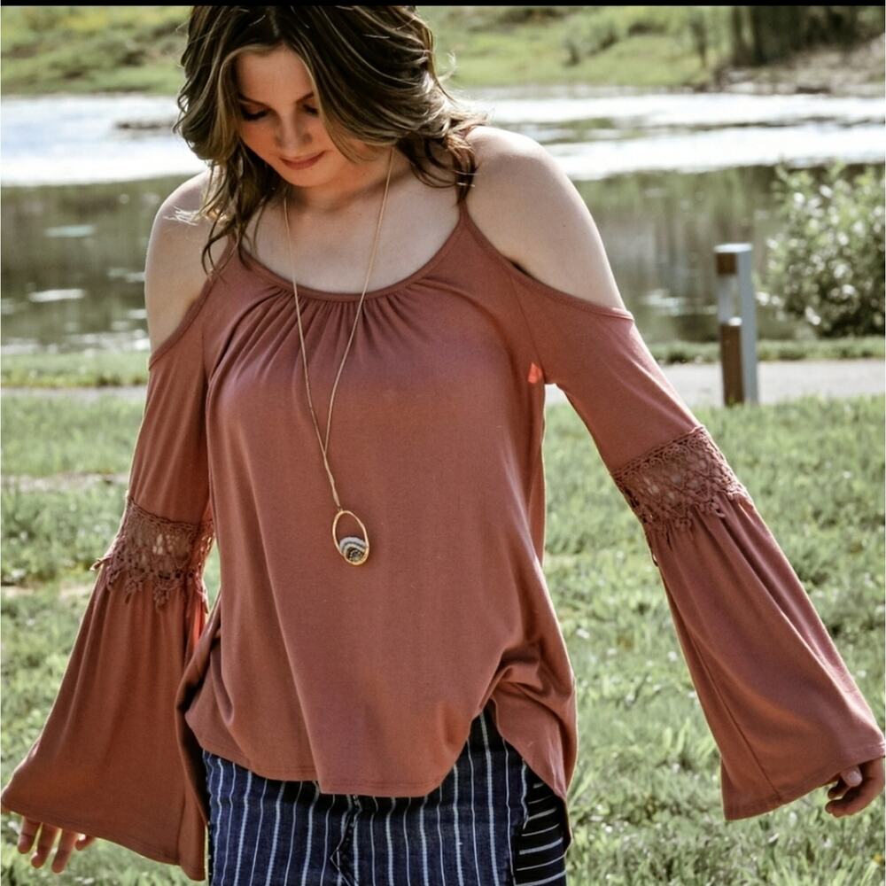 Cold shoulder bell sleeve crochet trim top dusky pink small